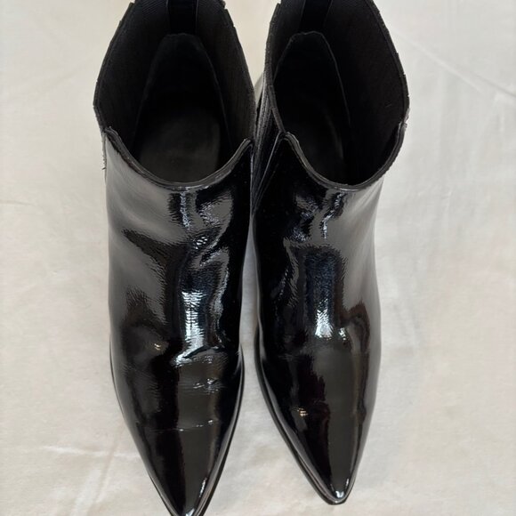 Marc Fisher Ltd Yale Pointy Toe Chelsea Booties Women's - Picture 2 of 3